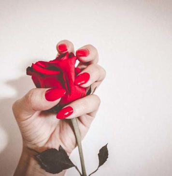 Manicure tytanowy – najlepsza metoda stylizacji paznokci?