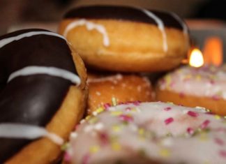 Przepis na pączki z powidłami śliwkowymi Przepis na pączki z powidłami śliwkowymi