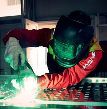 Do czego służy elektroda rutylowa?
