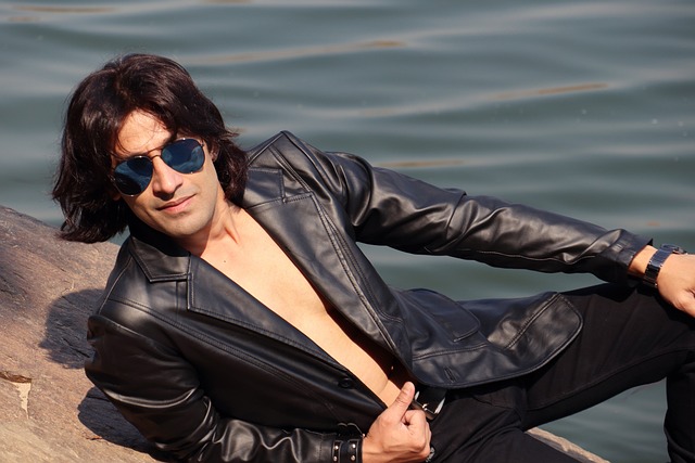 Czy zapinać marynarkę bez krawata? Czy zapinać marynarkę bez krawata?