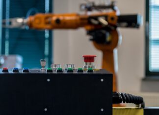 Automatyczne układnice magazynowe w świecie 5G – jak szybkość transmisji zmienia logistykę? automatyczne układnice magazynowe